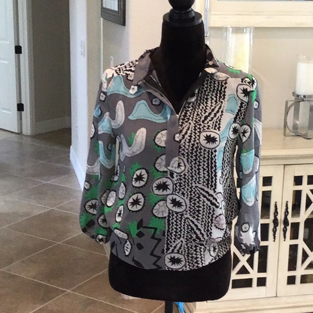 Diane Von Furstenberg zip front top, half sleeves, gray/black/green/white, size2